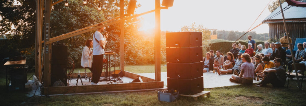 Konzert auf dem Projekthof.